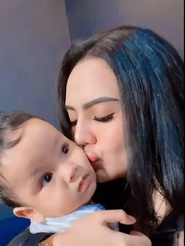 6 Potret Terbaru Model Anggita Sari yang Kini Lepas Hijab
