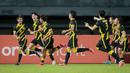 <p>Pemain Timnas Malaysia U-19 merayakan gol yang dicetak oleh Muhammad Faiz ke gawang Timnas Laos U-19 pada laga final Piala AFF U-19 2022 di Stadion Patriot Chandrabhaga, Bekasi, Jumat (15/7/2022). (Bola.com/Bagaskara Lazuardi)</p>