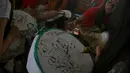 Puluhan siswa sekolah menengah pertama (SMP) belajar membatik di Museum Tekstil, Jakarta, (2/10/14). (Liputan6.com/Faizal Fanani)