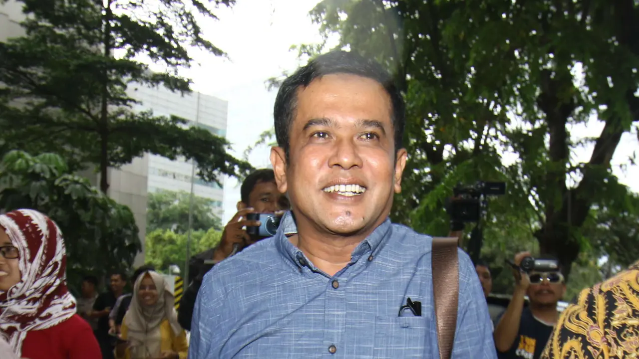 20170124- Senyum Bupati Nganjuk Usai Diperiksa KPK- Taufiqurrahman-JAkarta- Helmi Afandi