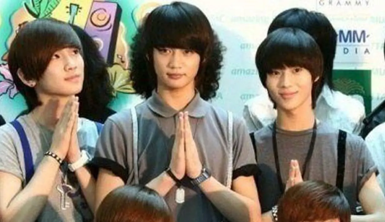 Minho SHINee seperti mempunyai gaya rambut panjang dan keriting. (Foto: koreaboo.com)