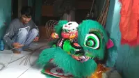 Ada peningkatan pesanan Barongsai di Cirebon menjelang perayaan Imlek. Foto (Liputan6.com / Panji Prayitno)