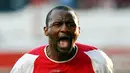 Direktur Olahraga Real Madrid, Emilio Butragueno, menyebut Patrick Vieira sebagai pemain yang cocok untuk menambal lini tengah Real Madrid yang kurang maksimal setelah ditinggal Makalele. Dan pada 2004, kepindahannya hampir terjadi. Namun, sang pemain lebih memilih untuk bertahan satu musim lagi di Arsenal sebelum akhirnya bergabung dengan Juventus.