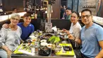 Waktu yang paling menyenangkan adalah saat bisa berkumpul bareng keluarga. Itu lah yang dirasakan oleh Ira dan Ari Wibowo. Setibanya sang ibunda di Jakarta, dua artis yang merupakan saudara kandung itu mengajak sang ibunda menikmati makanan enak. Sibylle Ollmann pun tampak senang bisa quality time bersama anak dan cucu. (Liputan6.com/IG/@ariwibowo_official)