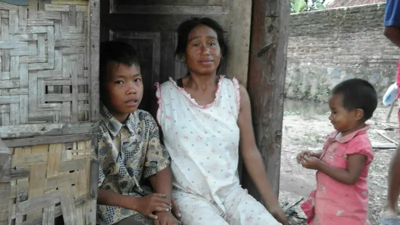 Anak Penjual Kerupuk di Garut Jadi Tulang Punggung Keluarga