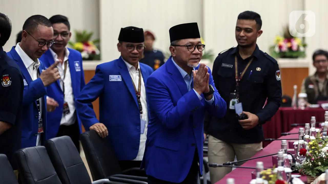 Zulkifli Hasan Pimpin Rombongan PAN Daftar Bacaleg ke KPU