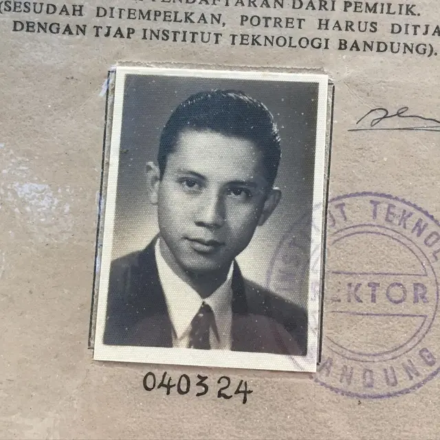 Ayah Fauzi Baadilla yaitu Hoesni Oemar Baadilla, meninggal dunia pada Senin (6/3/2023). (instagram.com/fauzibaadilla_)