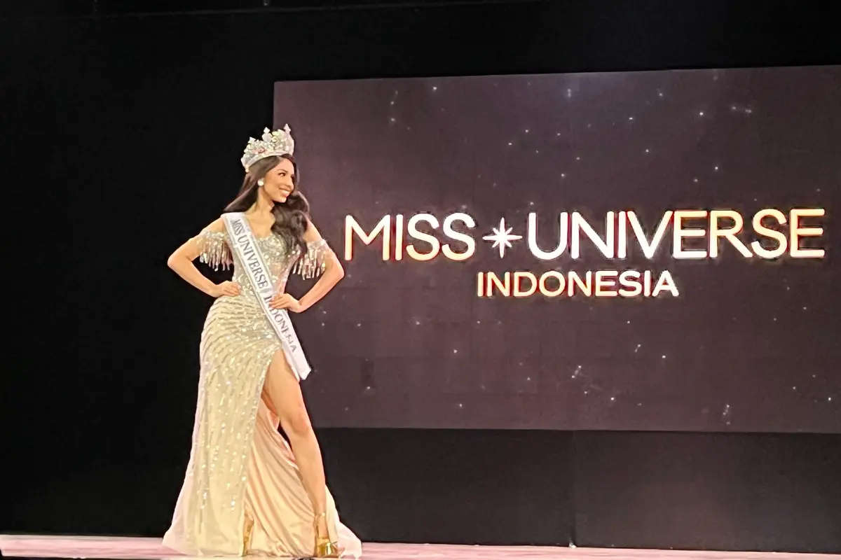 Clara Shafira Krebs dalam Press Conference Miss Universe Indonesia 2024 (Fimela.com/Dok/Rianti Fitri Wulandari)