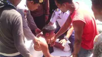 Korban dibawa ke Dermaga Palopo dan segera dibawa ke RS Siwa, Kabupaten Wajo, Sulawesi Selatan. (Liputan6.com/Eka Hakim)