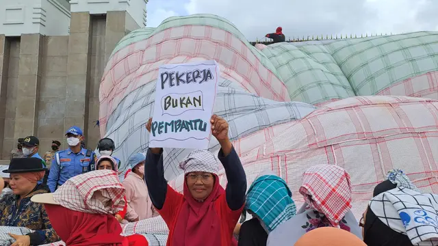 Aksi peringatan Hari PRT di depan Gedung DPR-RI Rabu(15/2/2023).