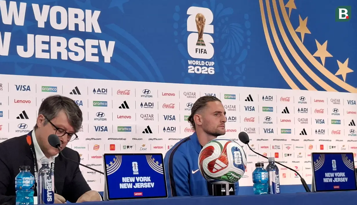 Adrien Rabiot menghadiri konferensi pers resmi jelang laga Prancis melawan Swedia pada babak 32 besar Piala Dunia 2026 di New York New Jersey, Amerika Serikat, Senin (29/6/2026). Gelandang Timnas Prancis itu menjawab pertanyaan awak media terkait kesiapan Les Bleus menghadapi pertandingan fase gugur. (KLY Sports/Hery Kurniawan)