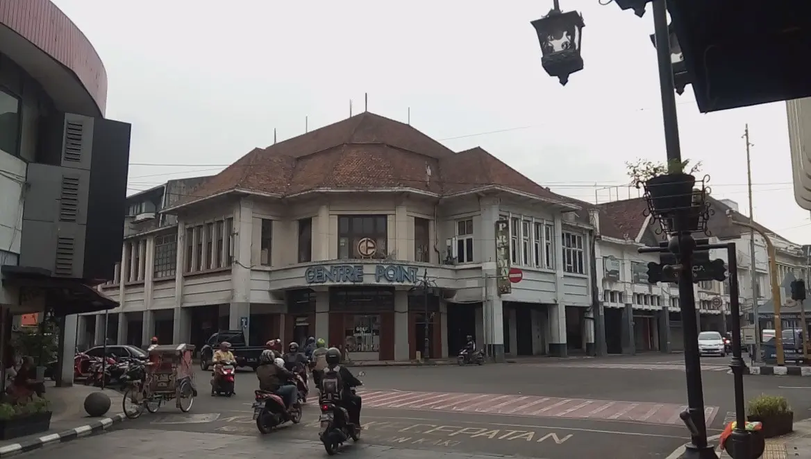 Gedung bersejarah di Jalan Braga Bandung (Liputan6.com / Huyogo Simbolon)