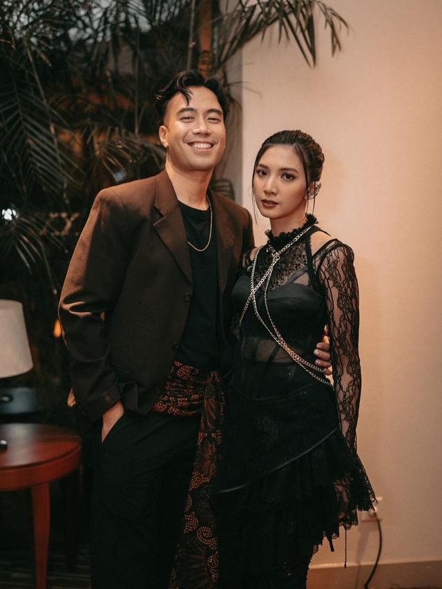 7 Pesona Sheila Dara dalam Premier Film Jagat Arwah, Tampil Berkonsep Gothic