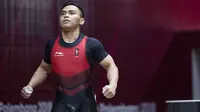 Lifter Indonesia, Eko Yuli Irawan, saat berlaga pada Asian Games di JIExpo, Jakarta, Selasa, (21/8/2018). Eko Yuli berhasil menyumbang medali emas angkat besi putra kelas 62kg. (Bola.com/Peksi Cahyo)