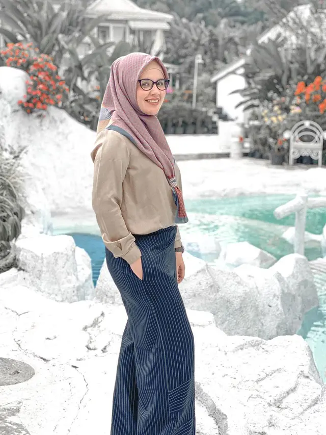 Bak Anak Muda, Ini 7 Pesona Istri Indra Bekti yang Jarang Tersorot