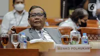 Menteri Koordinator Bidang Politik Hukum dan Keamanan (Menko Polhukam) Mahfud MD mengikuti Rapat Dengar Pendapat (RDP) dengan Komisi III DPR RI di Gedung Parlemen, Jakarta, Rabu (15/2/2023). Rapat membahas penjelasan DPR terhadap RUU Perubahan tentang Mahkamah Konstitusi (MK). (Liputan6.com/Faizal Fanani)