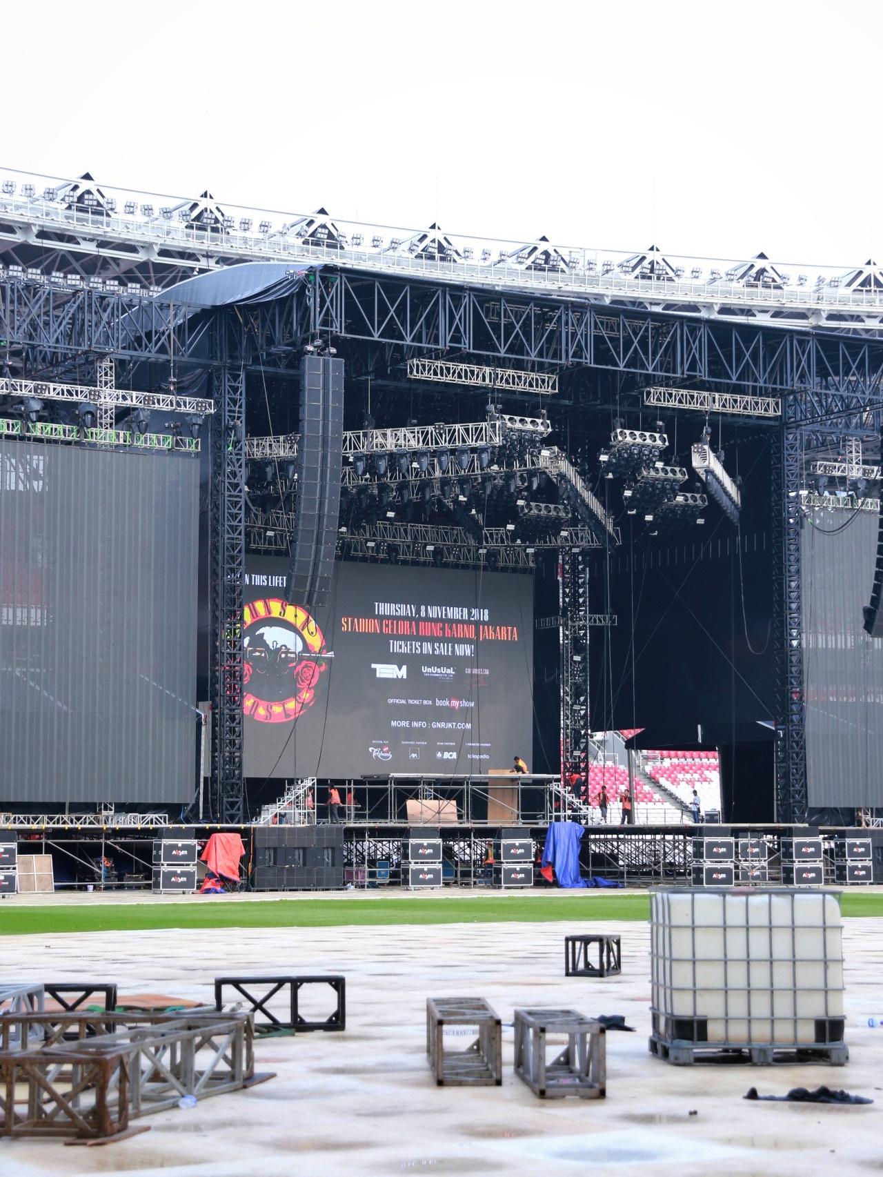 3 Ribu Personel Gabungan Amankan Konser Guns N' Roses di GBK Hari Ini