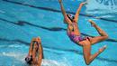Tim putri Ukraina berlomba di nomor final Team Free renang indah Kejuaraan Dunia Akuatik 2015 di Kazan, Rusia. (31/7/2015). (AFP Photo/Roman Kruchinin)