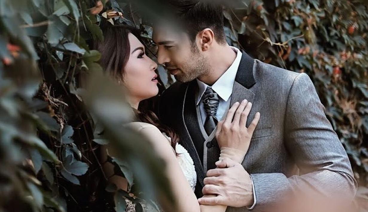FOTO: Momen Kemesraan Tata Janeeta dengan Mehdi Zati - Hot ...