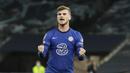 Striker Chelsea, Timo Werner, melakukan selebrasi usai mencetak gol ke gawang Tottenham Hotspur pada laga Piala Liga Inggris di London, Rabu (30/9/2020). Tottenham menang adu penalti dengan skor 5-4 (1-1). (Matt Dunham/Pool via AP)