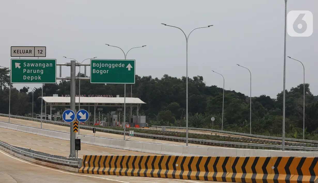 Suasana proyek Tol Depok-Antasari (Desari) seksi II di Depok, Jawa Barat, Jumat (1/5/2020). Tol Desari seksi II sepanjang 6,30 kilometer yang rencananya mulai beroperasi pada April 2020 ini, terpaksa ditunda karena pandemi COVID-19 dan penetapan PSBB. (Liputan6.com/Johan Tallo)