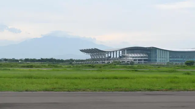 Menteri Perhubungan (Menhub) Dudy Purwagandhi meninjau pengembangan kawasan bandara Kertajati Majalengka. (Foto: Kemenhub)