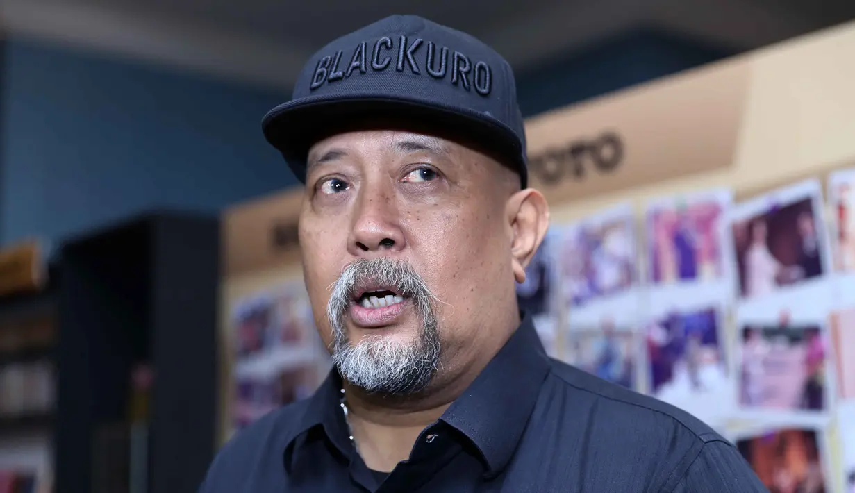 Menjadi pengisi suara dalam film produksi Falcon Pictures, Demi mendalami perannya sebagai profesor, ia bahkan hingga menanggis. Indro sendiri menggunakan suara asli yang sedikit dibuat serak. (Nurwahyunan/Bintang.com)