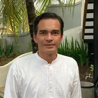 Teddy Syah atau Teddy Syach (https://www.instagram.com/p/Ch9hP41Pyzw/)