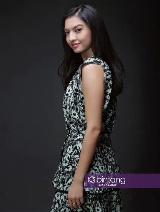 Bagi Raline, menerima peran seperti halnya memilih jodoh. Apalagi, akting bukan satu-satunya pekerjaannya. Disamping itu juga melihat pesan yang akan disampaikan. (Galih W. Satria/Bintang.com)