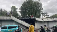Atap Lintasan MRT Jakarta yang Rusak Parah Imbas Ditimpa Pohon hingga Ganggu Aliran Listrik