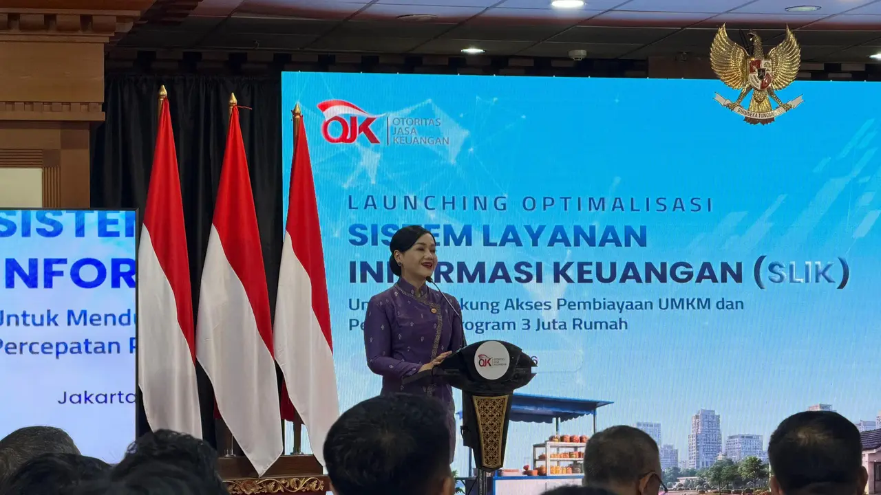 Ketua Dewan Komisioner OJK Friderica Widyasari Dewi, dalam Launching Optimalisasi SLIK, di Menara Radius Prawiro, Jakarta, Senin (6/7/2026). (Liputan6.com/Tira)