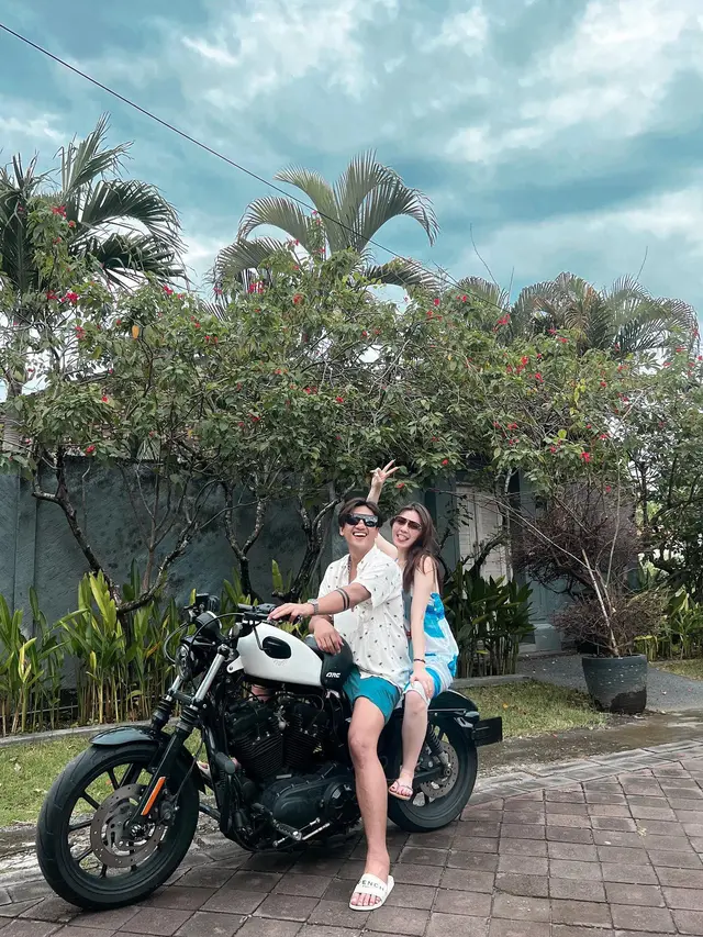 Makin Mesra, Ini 7 Kebersamaan Harris Vriza dan Haviza Devi saat Liburan