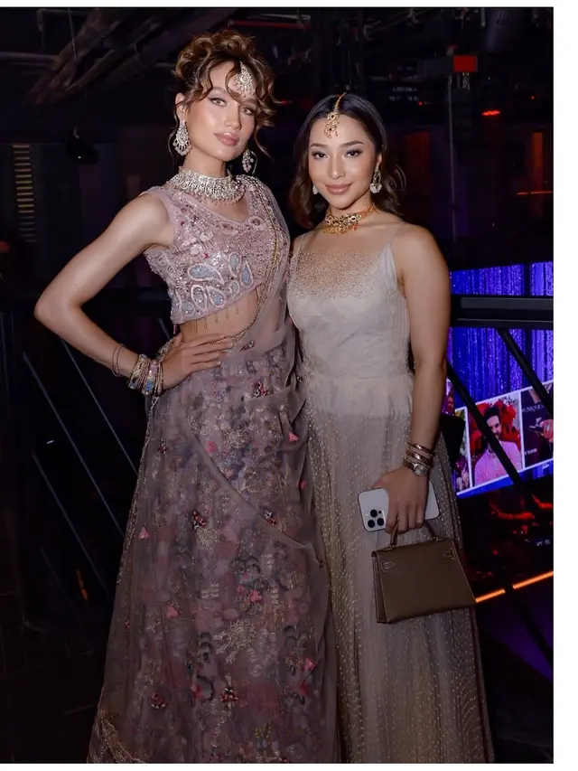 10 Artis Pakai Busana India di Acara Diwali 2025, Luna Maya hingga Wulan Guritno