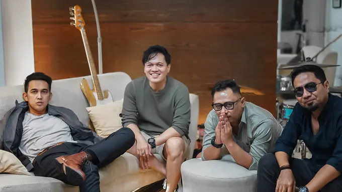 Ada Band bersama vokalis baru, Indra Sinaga. (Dok. Istimewa)