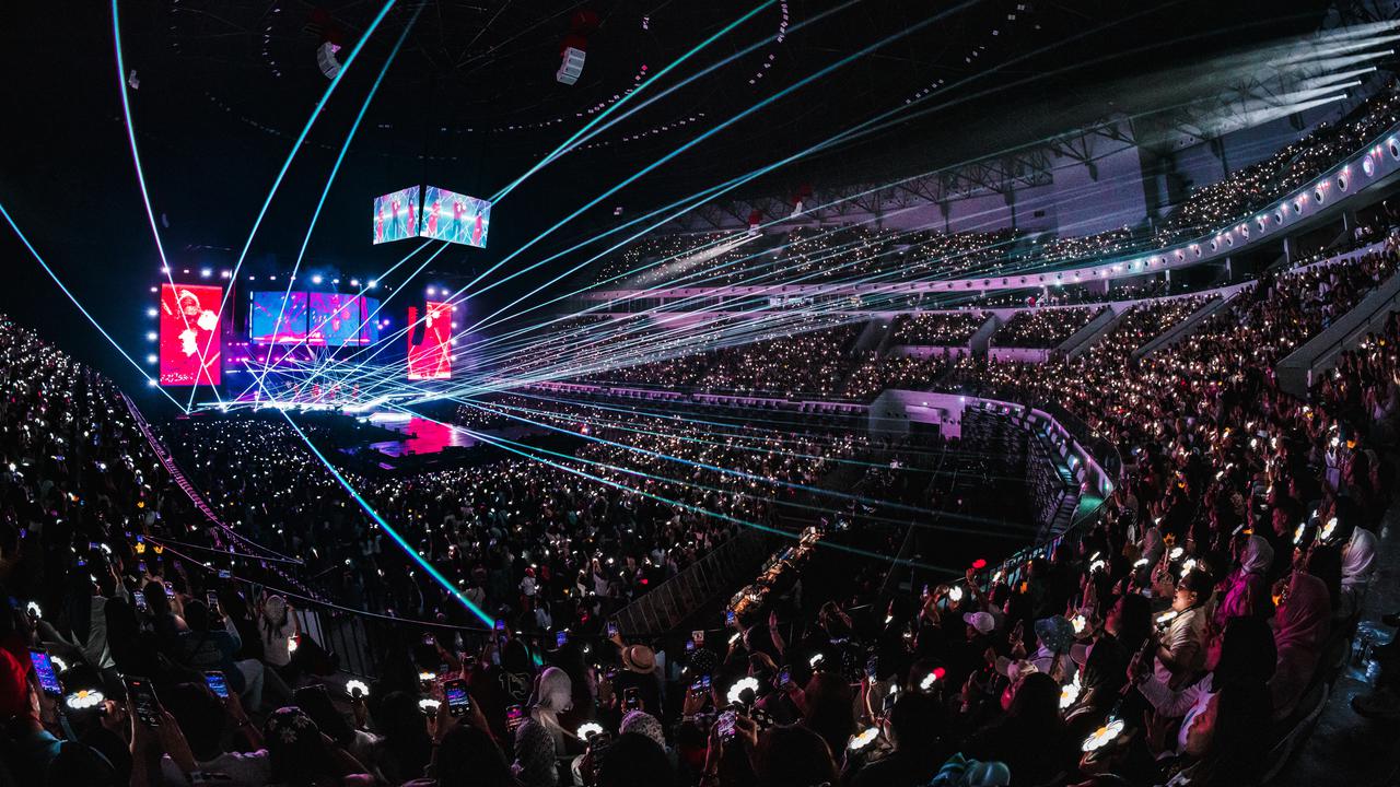 Konser Hari Pertama G-Dragon di Jakarta, Setiap Lagu Dilengkapi Set  Panggung Memukau