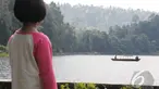 Di libur Lebaran, para wisatawan menikmati liburan di taman wisata alam Situ Gunung, Jawa Barat, Sabtu (2/8/14). (Liputan6.com/Herman Zakharia)