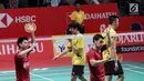 Ganda putra Indonesia, Kevin Sanjaya/Marcus Gideon bersorak usai melawan Chen Hung Ling/Wang Chi-Lin (Taiwan) pada perempat final Indonesia Masters 2018 di Jakarta, Jumat (26/1). Kevin/Marcus unggul 20-22 21-14 21-14. (Liputan6.com/Helmi Fithriansyah)