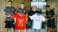 CEO Bali United, Yabes Tanuri, dan Direktur Akademi Bali United, Gde Mahatma Dharma, saat menerima kunjungan Pelatih Tranmere Rovers, Dan O’Donnell, dan International Academy Manager Tranmere Rovers, Matt Hunter, di Bali United Training Center. (Dok. Bali United)