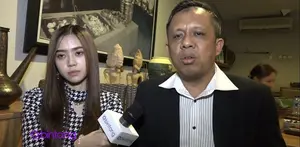 Rere Regina melaporkan Charly Van Houten ke Majelis Ulama Indonesia (MUI) karena telah menikahinya dengan cara yang salah menurut agama islam. Selain itu, menurutnya Charly telah melakukan pelecahan dalam sebuah aturan pada pernikahan.
