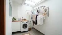 8 Desain Ruang Jemur Tertutup untuk Rumah Sempit yang Rapi dan Murah, Baju Cepat Kering