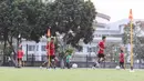 Sesi latihan perdana pemain timnas U-23 di Lapangan A, Senayan, Jakarta, Kamis (10/8/2023). (Liputan6.com/Herman Zakharia)