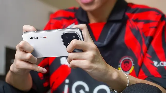 iQ00 15 janjikan performa gaming andal