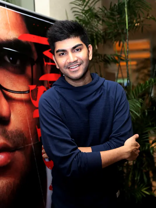 Ditemui di XXI Epicentrum, Jakarta Selatan pada Jumat (8/1/2016), pria tampan ini mengaku pernah menangis saat menonton salah satu film Acha Septriasa yang berjudul ‘Heart’. Baginya ini bagai mimpi jadi kenyataan. (Andy Masela/Bintang.com)