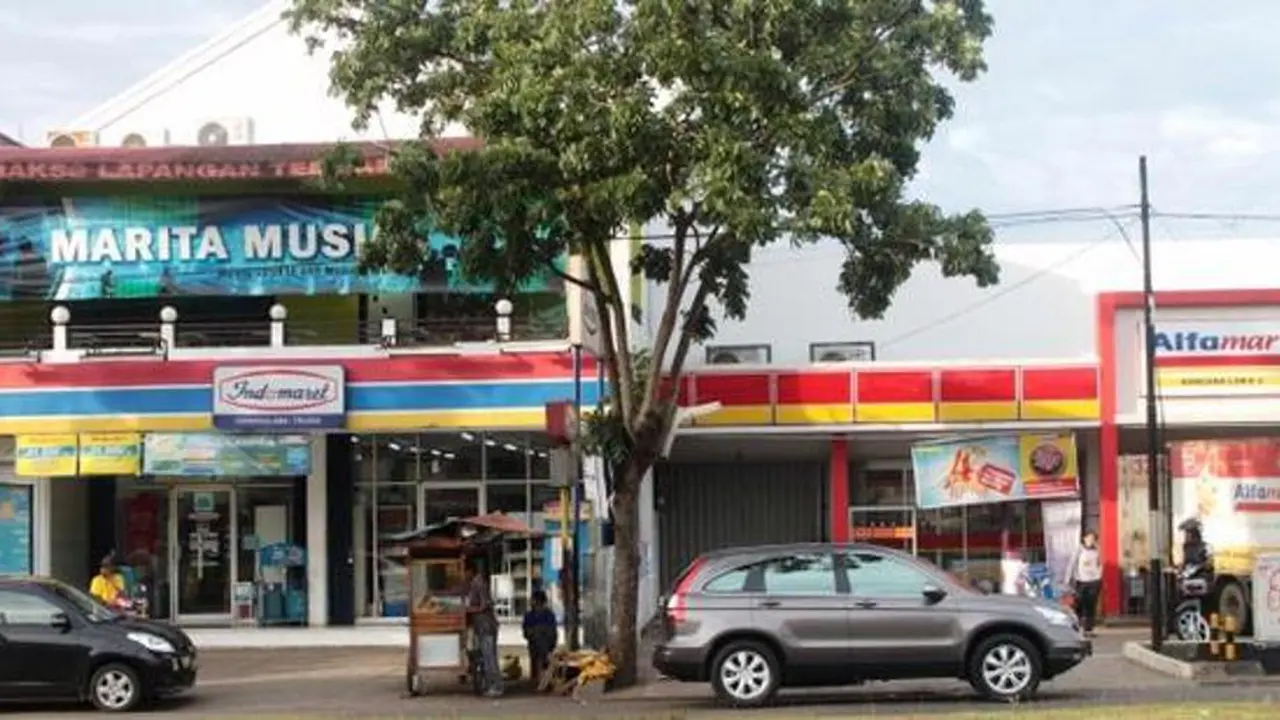 Saingan Kocak antara Dua Minimarket Terkenal di Twitter