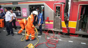  Kecelakaan kereta rel listrik (KRL) terjadi di Stasiun Juanda, Jakarta Pusat. Tabrakan yang melibatkan KRL 1154 dan KRL 1156 itu terjadi sekitar pukul 15.12 WIB.  Humas PT KAI Commuter Jabodetabek (KCJ) Adli Hakim, mengatakan kejadian bermula ketika kere