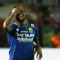 Pemain sayap Persib Bandung, David Laly tertawa gembira usai mencetak gol indah ke gawang Bali United dalam lanjutan TSC 2016 presented by IM3 Ooredoo di Stadion Si Jalak Harupat, Bandung, Sabtu (14/5/2016). (Bola.com/Nicklas Hanoatubun)