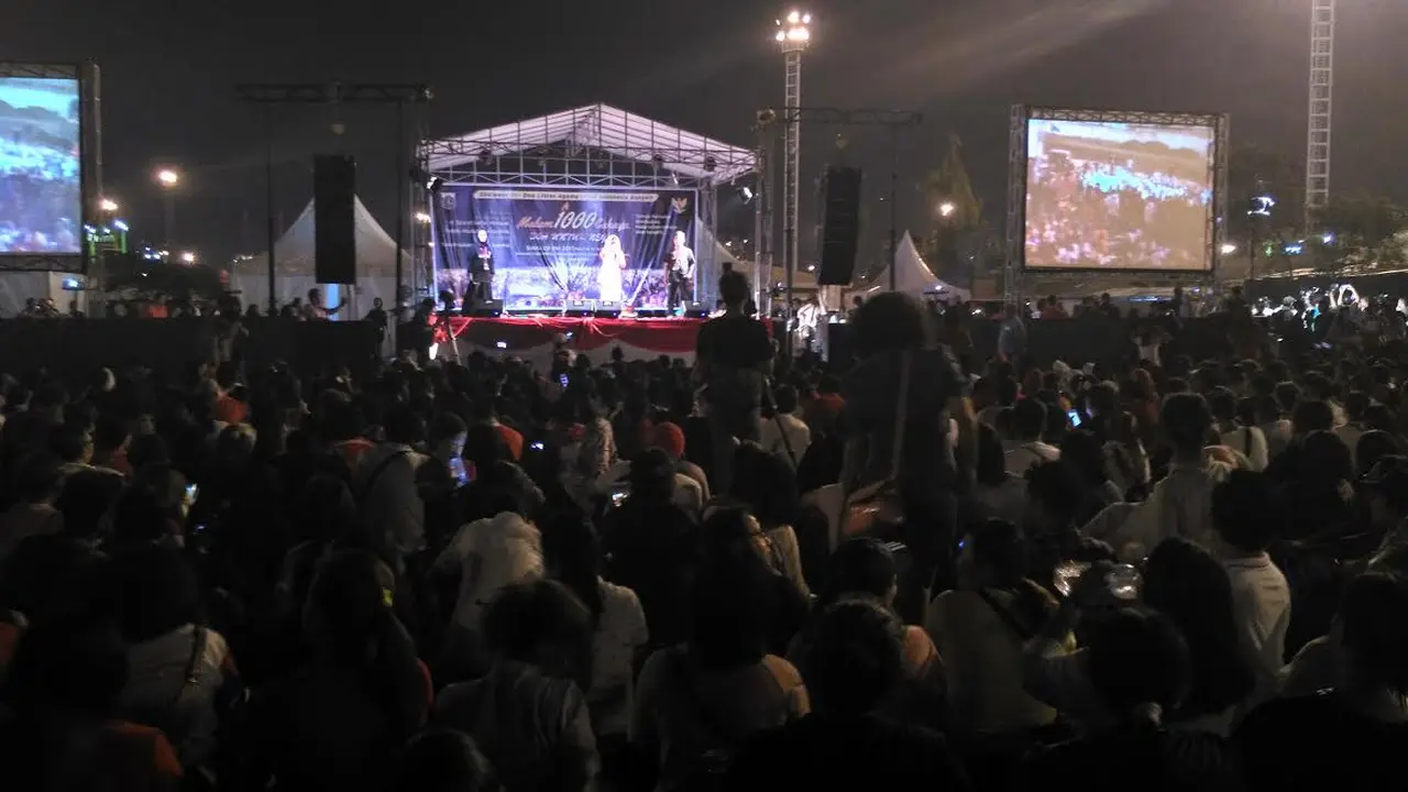 Warga memadati area Kompleks Makam Priok, Koja, Jakarta Utara