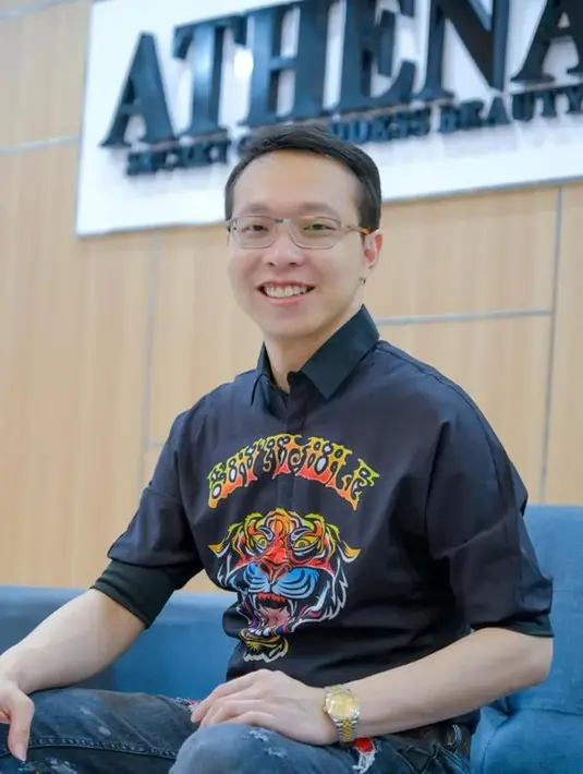 7 Transformasi Dokter Richard Lee dari Remaja Hingga Kini Tenar, Curi Perhatian (IG/dr.richard_lee)