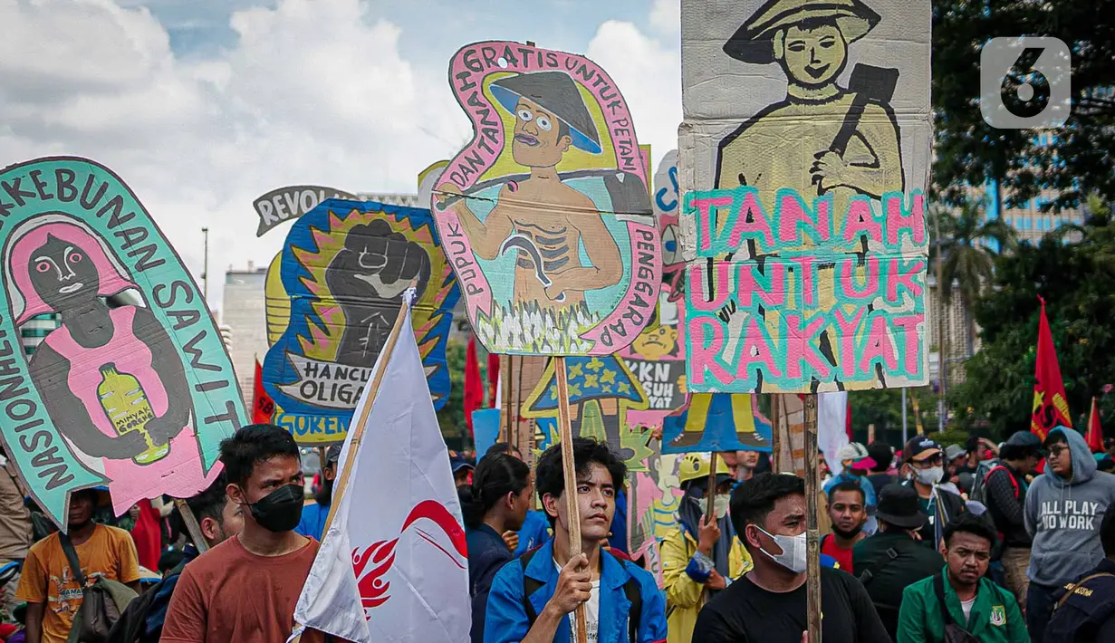 Massa aksi yang tergabung dalam Aliansi Gerakan Buruh Bersama Rakyat (Gebrak) bersama mahasiswa menggelar aksi unjuk rasa di kawasan Patung Kuda, Jakarta, Sabtu (21/5/2022). Selain itu, pemerintah dinilai tidak memperhatikan kesejahteraan rakyat, khususnya kepada kalangan pekerja atau buruh yang rentan dieksploitasi. (Liputan6.com/Faizal Fanani)