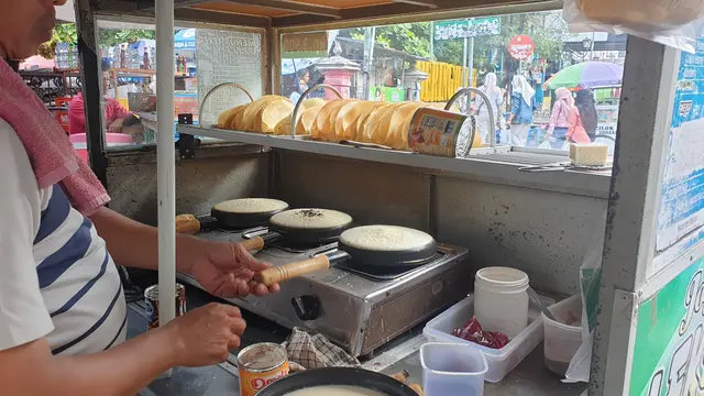 Penjual Leker Pertama di Malioboro Sejak 12 Tahun Lalu, Maryono Kini Terapkan QRIS BRI